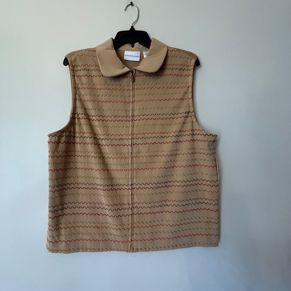 NWT Vintage Alfred Dunner Tan Sleeveless Zip-Front Top with Subtle Red & Brown
